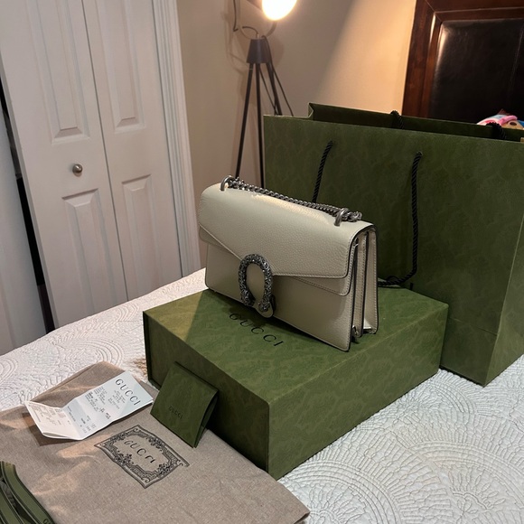 Dionysus Small GUCCI Shoulder Bag - Timeless Elegance - Picture 7 of 11